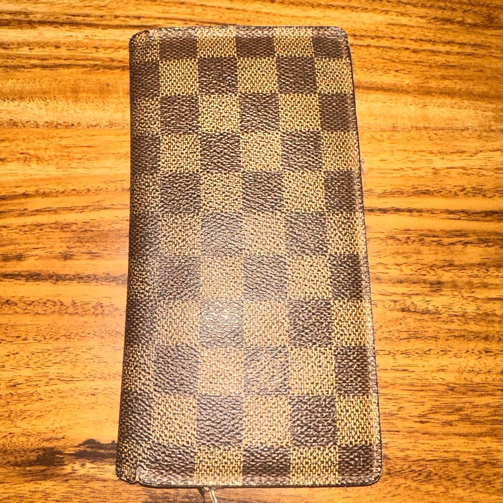 Cute authentic LV long bi-fold wallet (Louis Vuitton)